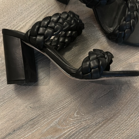 STEVE MADDEN EUC black block braided heel sandals - Picture 3 of 4